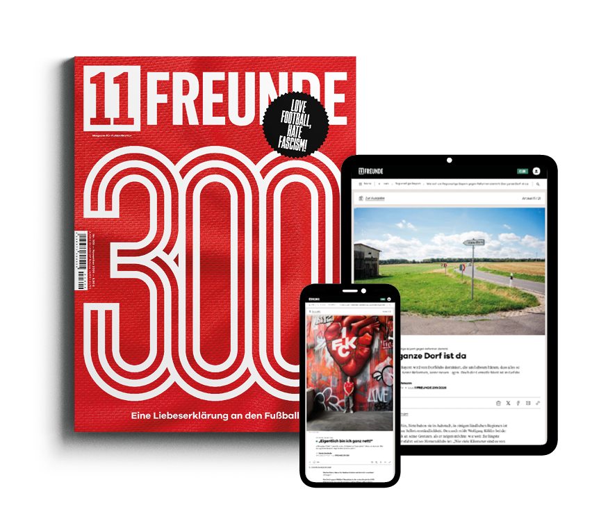11 Freunde Chronik, 11 Freunde Spezial, aktuelles 11 Freunde Heft, Tablet und Smartphone mit Beispielartikeln